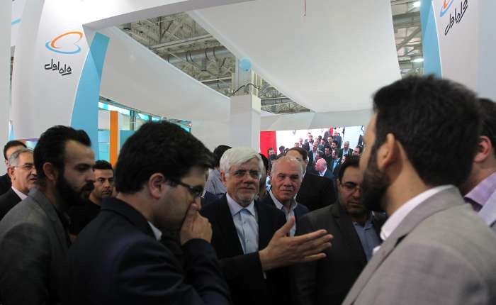 بازدید محمدرضا عارف از نمایشگاه تلکام 2015