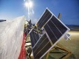 تصویر پیش از پرواز از آماده سازی پنلهای خورشیدی و دستگاه های الکترونیکی برای ارسال بالن ها به ارتفاع 19 کیلومتری زمین